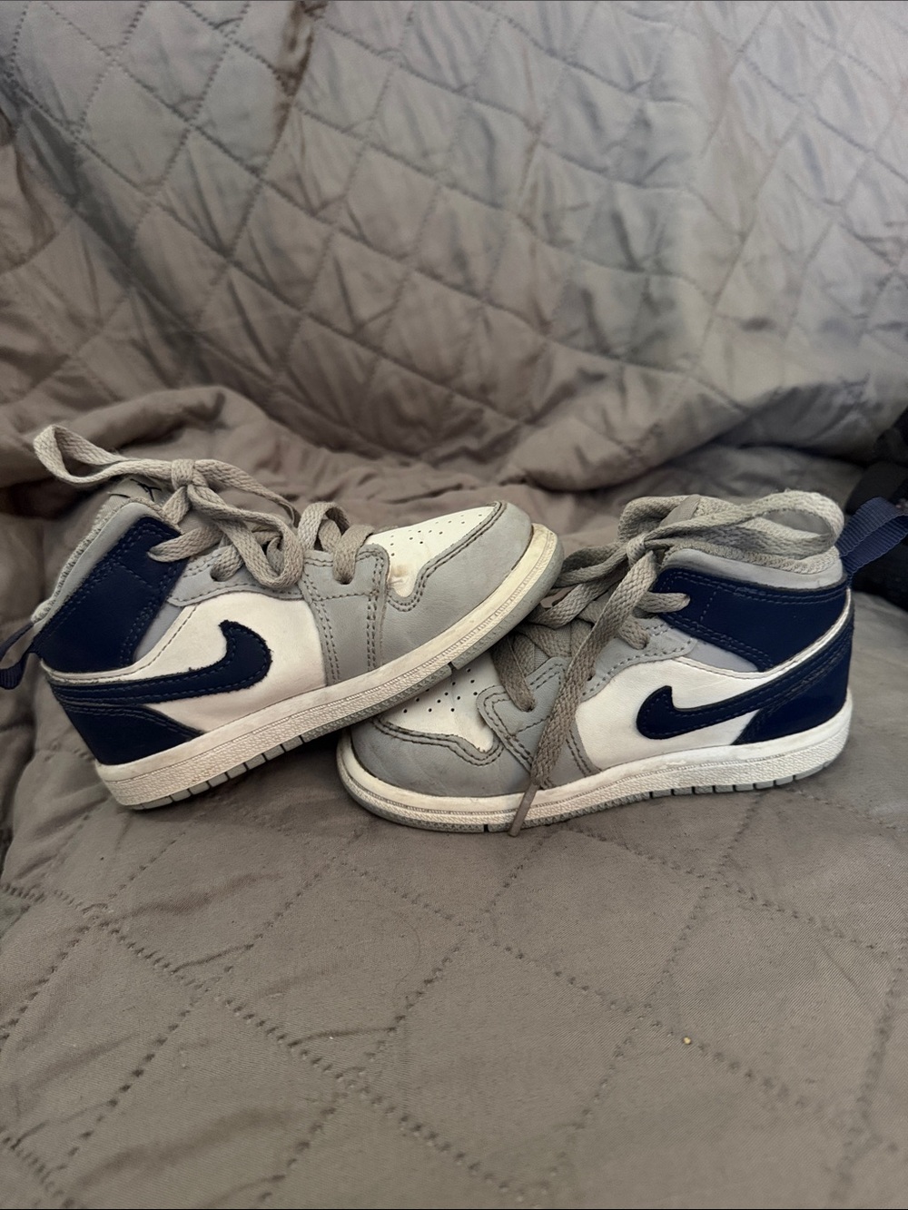 Nike Kids High-Top Sneakers in Navy, Gray & White